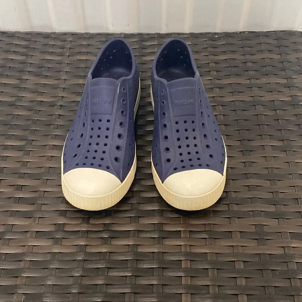 Native Jefferson shoes junior size 3